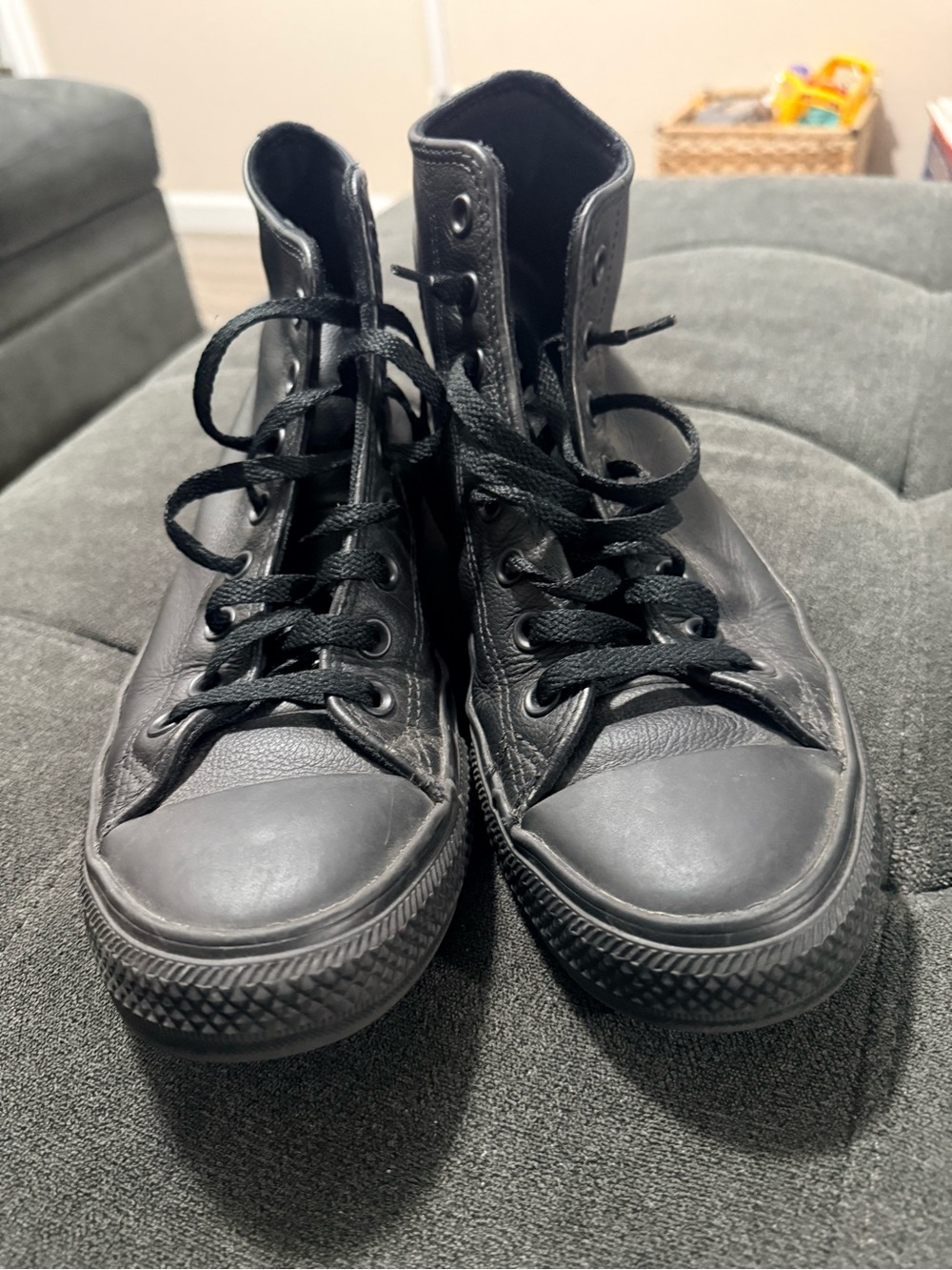 Unisex Black converse High-Top leather chucks - Picture 1 of 8